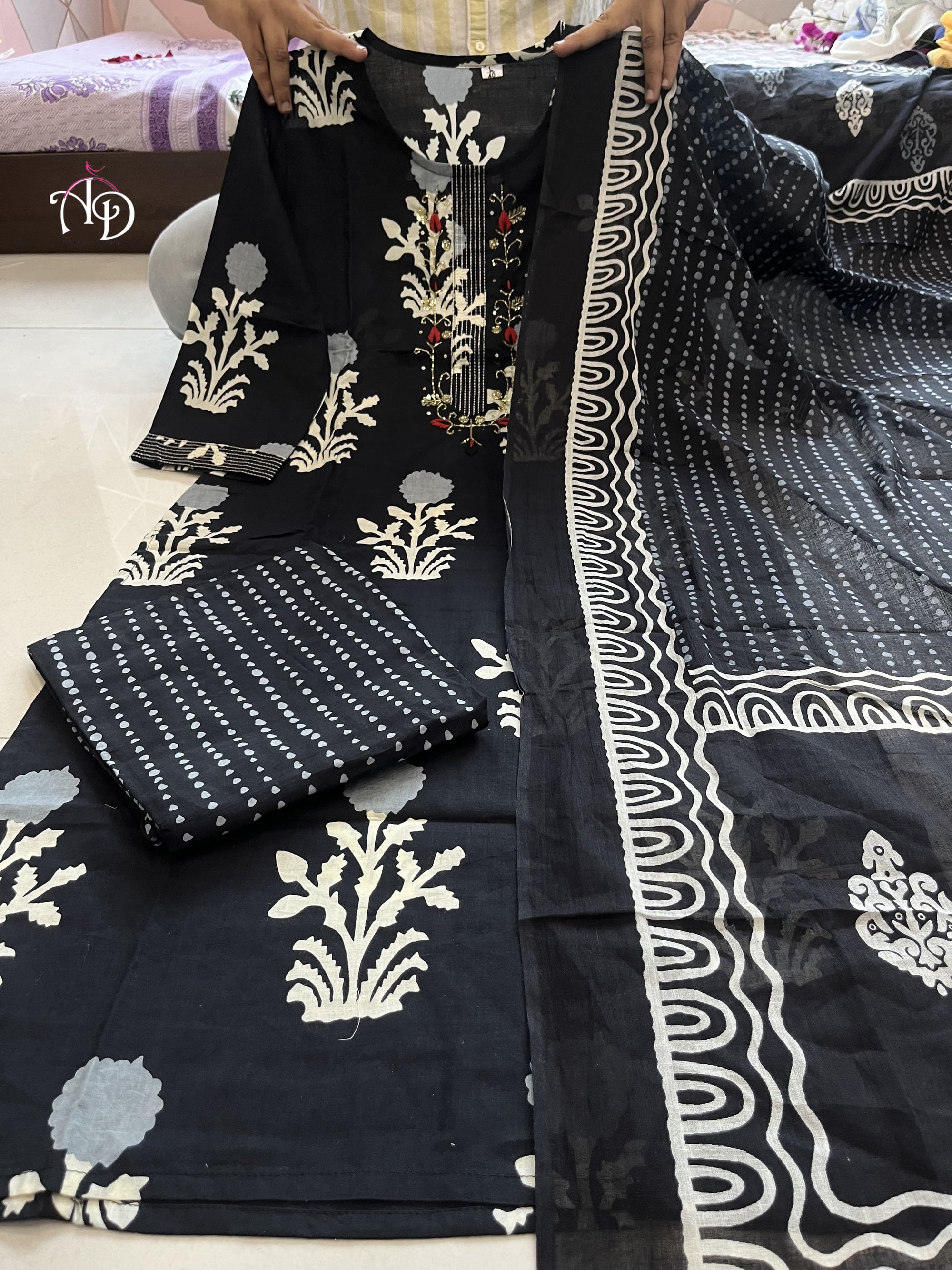 BLACK&WHITE FLORAL PRINTED SUIT SET