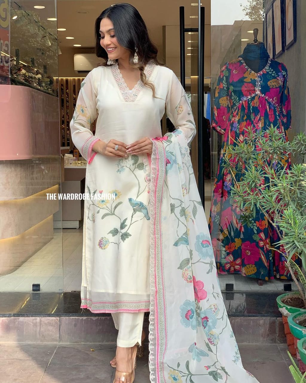 SNOW WHITE FLORAL ORGANZA KURTA PANT DUPATTA SET