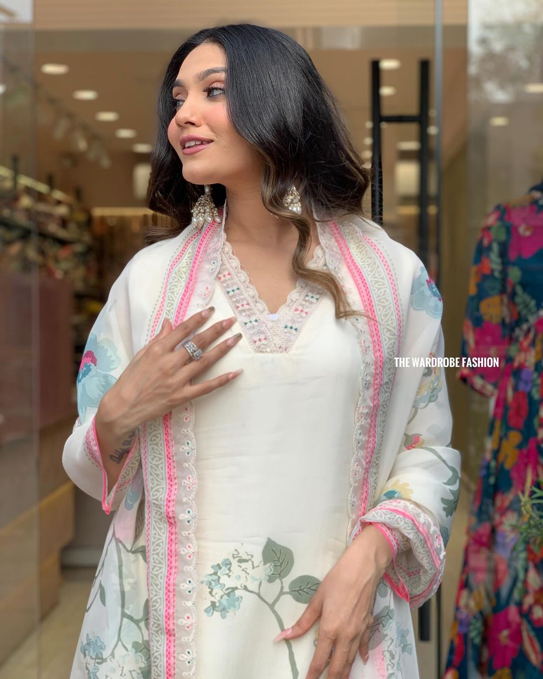 SNOW WHITE FLORAL ORGANZA KURTA PANT DUPATTA SET