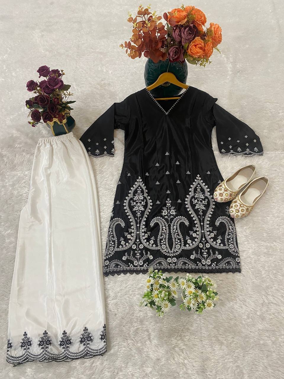 Heavy Embroidery with Thread With fancy GPO lace