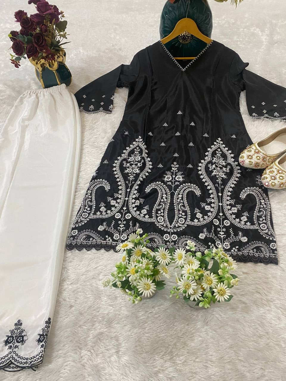 Heavy Embroidery with Thread With fancy GPO lace