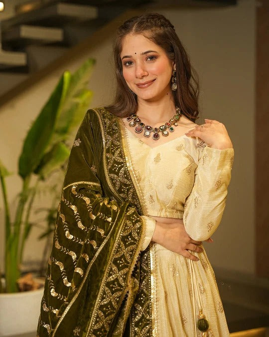 Wedding Special Designer Lehenga Choli With Green Color Dupatta