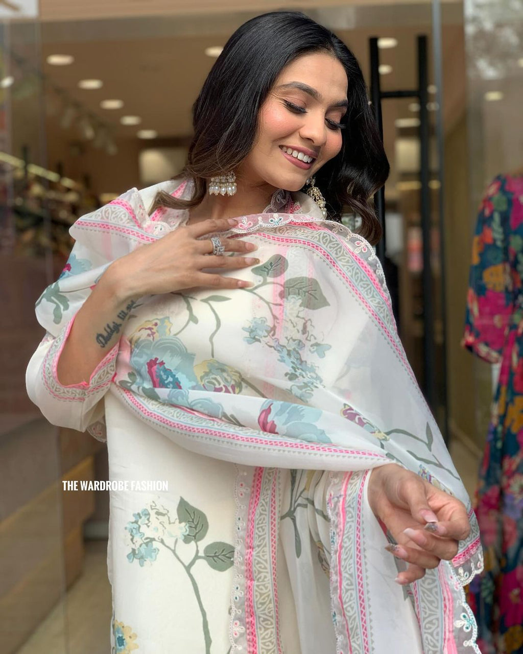 SNOW WHITE FLORAL ORGANZA KURTA PANT DUPATTA SET