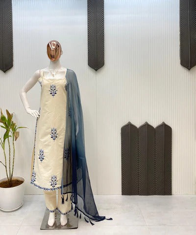 EXCLUSIVE STRIPPED KURTI AND PANT IN COTTON WITH DUPATTA