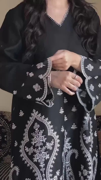 Heavy Embroidery with Thread With fancy GPO lace