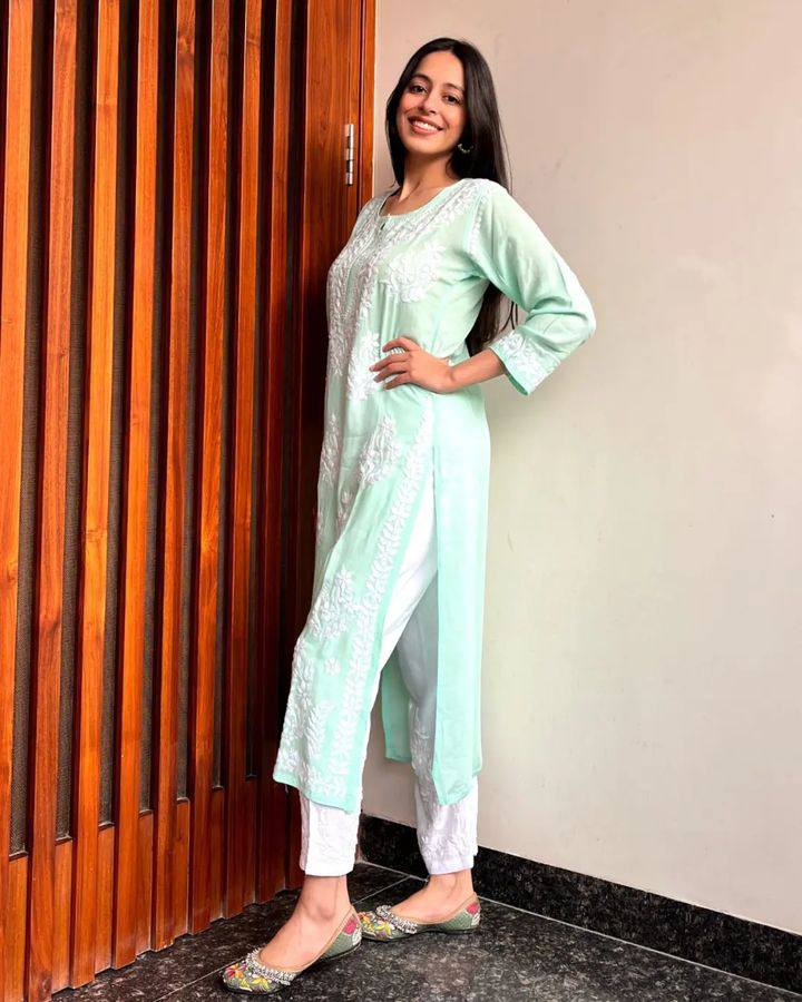 WOMEN CHIKAN EMBROIDERY Kurti_Pent Pair Design (Pista)